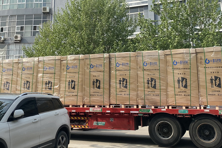 多臺自助冰淇淋機發(fā)貨