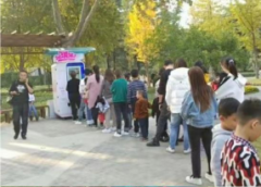 山東淄博人民公園里的自動冰淇淋機竟然因為一直“被排隊”上了熱搜？