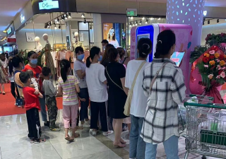 疫情期間，全自動冰淇淋機走進公園，全程購買零風險